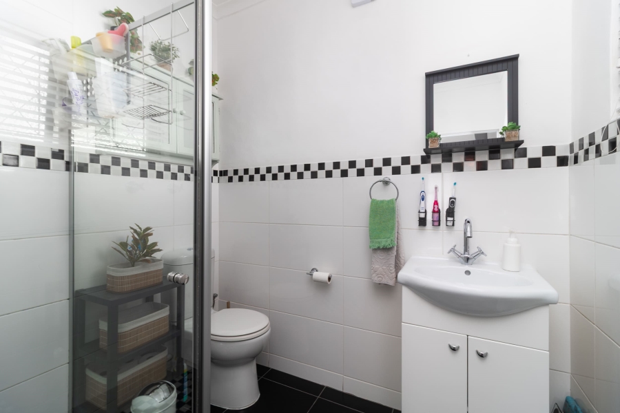 5 Bedroom Property for Sale in La Rochelle Western Cape